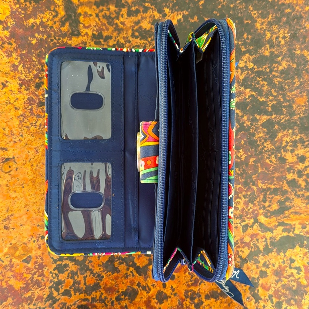 Vera Bradley Turn Lock & Zipper Wallet in the Venetian Paisley- 12 RFID CC Slips - Picture 4 of 10